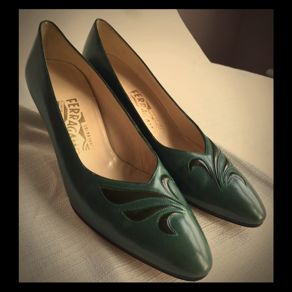 VINTAGE AUTHENTIC UNIQUE GREEN Salvatore Ferragamo Italian Leather pumps sz 8.5